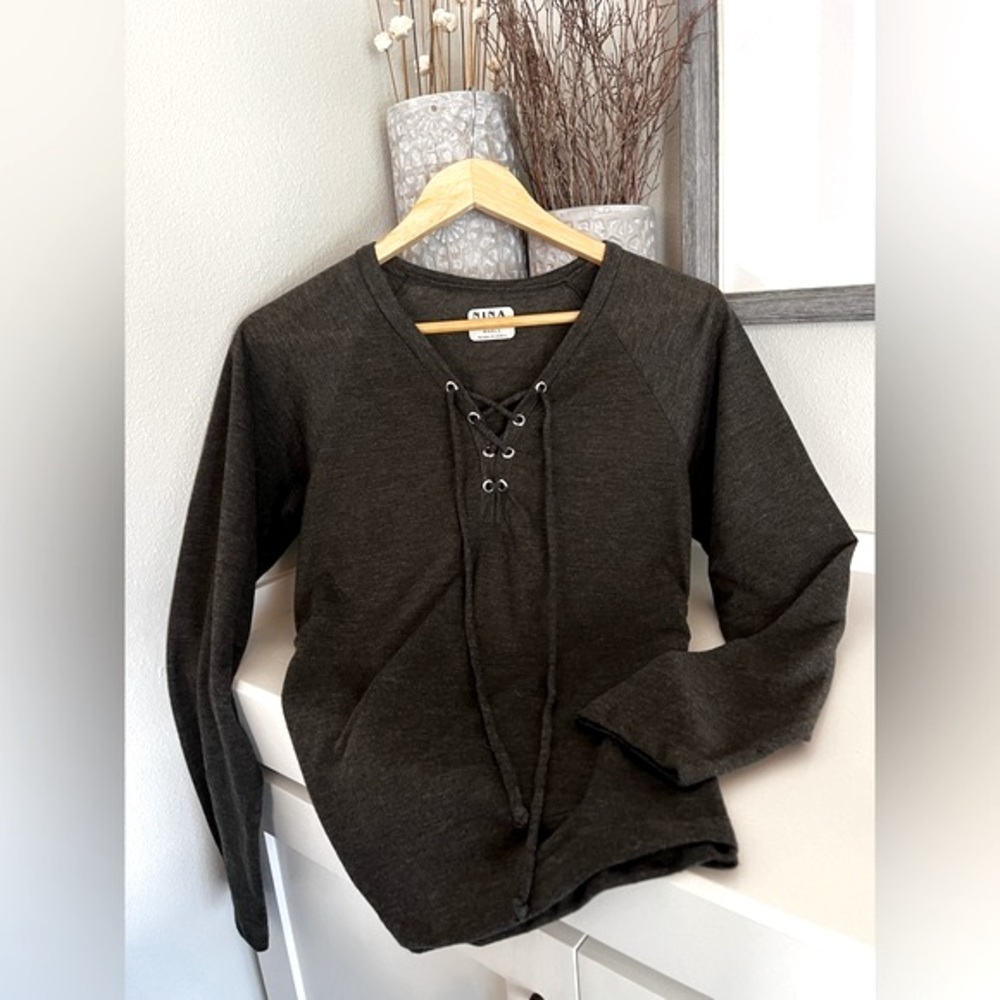 Capri Nina V-neck